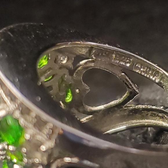 Russian Chrome Diopside 3.74 ctw - Picture 5 of 7